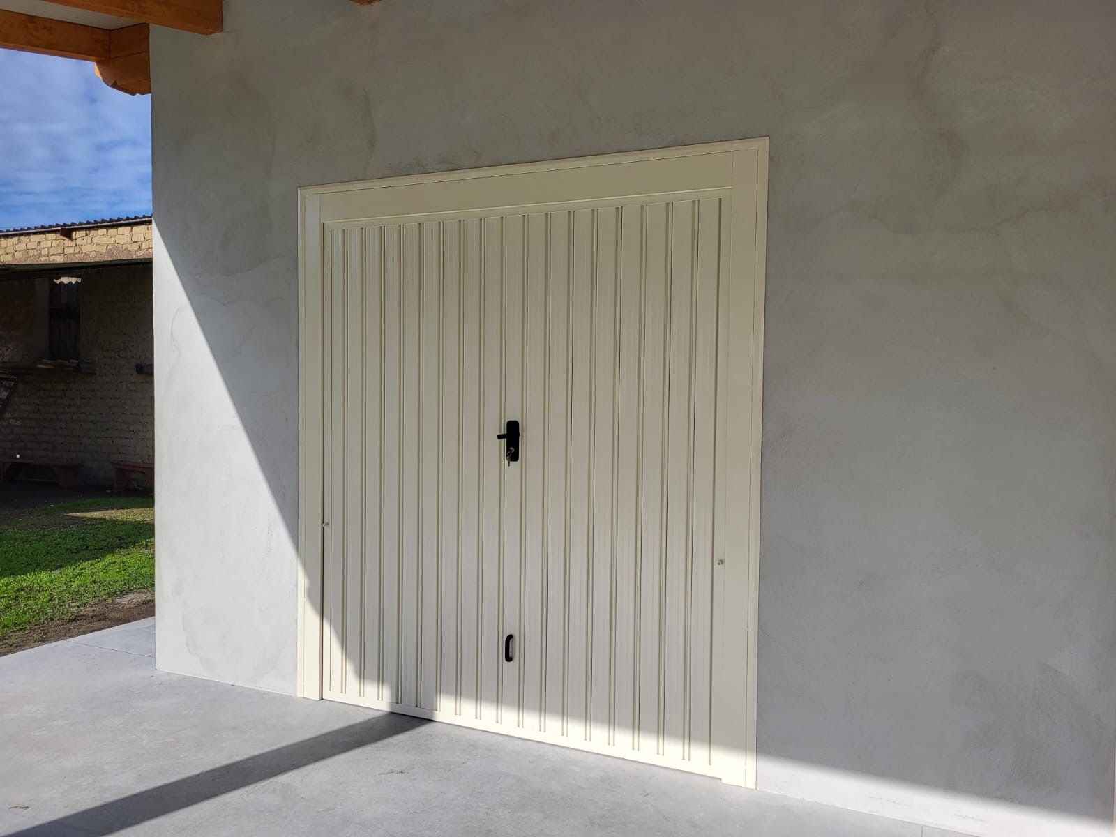 Porta basculante bianca da garage - D'Aversa Ettore Srl Frosinone