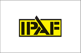 IPAF-Logo: schwarzer Text IPAF in gelbem Rechteck, stilisiertes A überlappend.