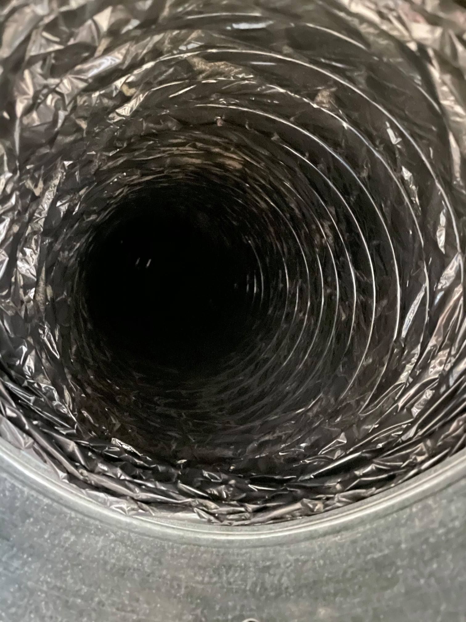 A close up of a duct with a hole in the middle.