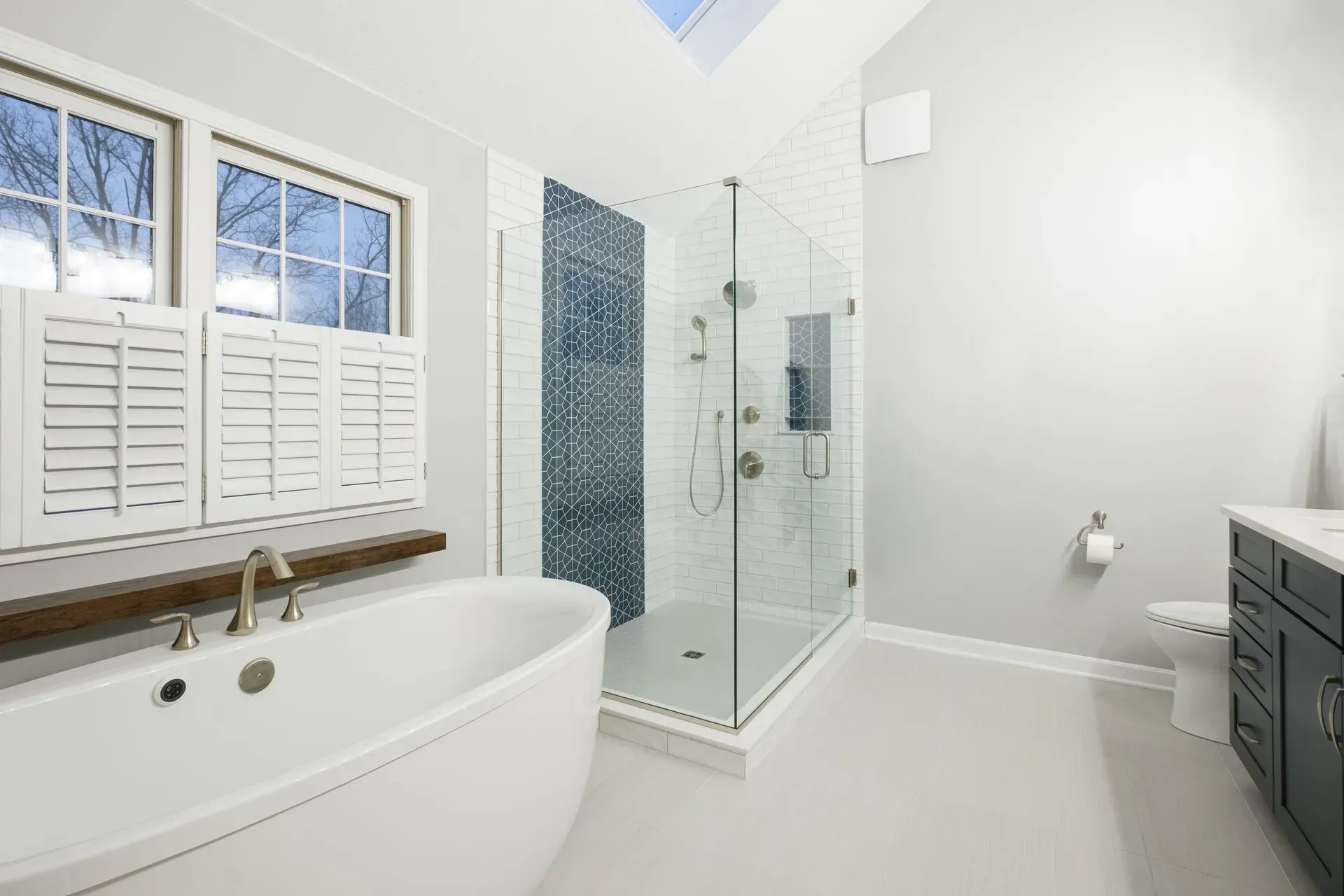 Recessed Shower Niche Design That Keeps Bathrooms Clean and Balanced