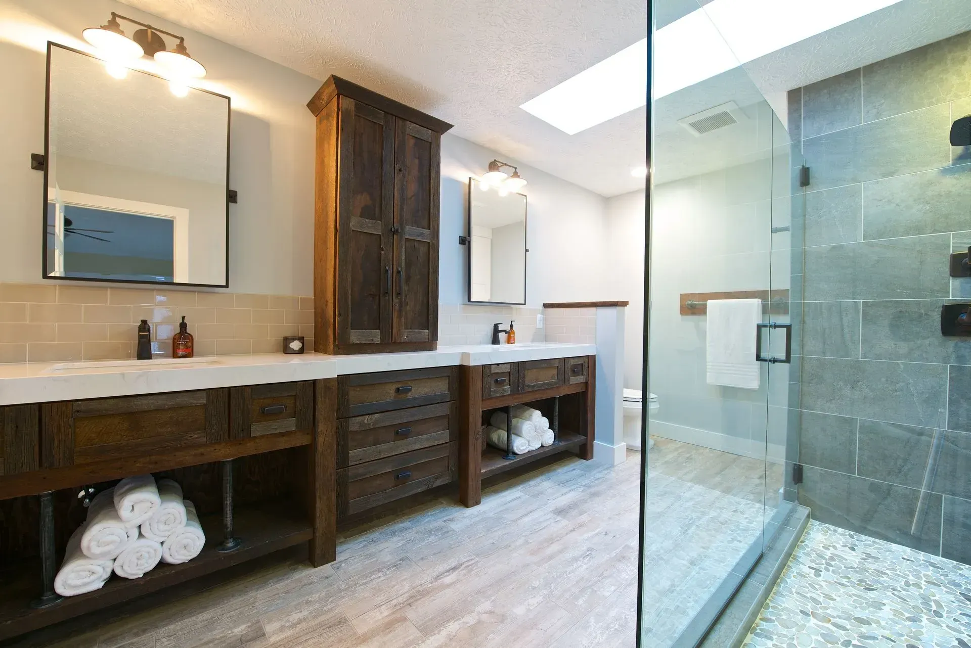 Stone Slab Veining in Bathroom Design That Creates Visual Flow
