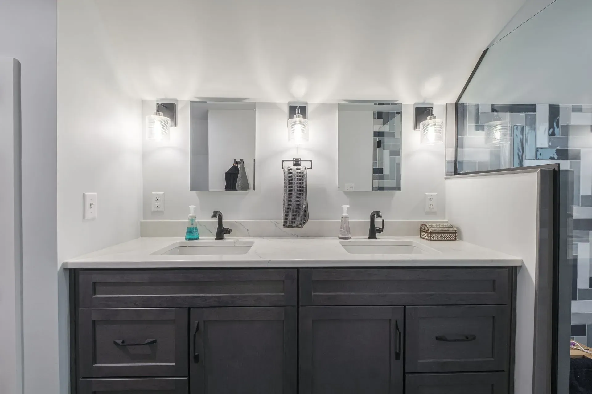 Curbless Shower Design Requirements for Seamless Bathroom Remodeling