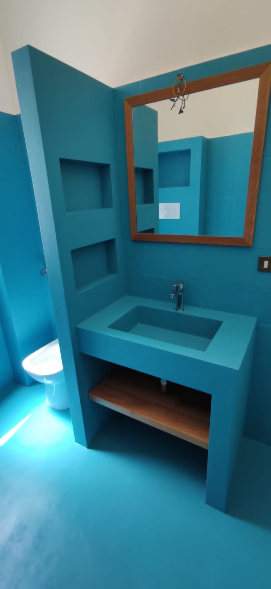 mobile bagno in legno