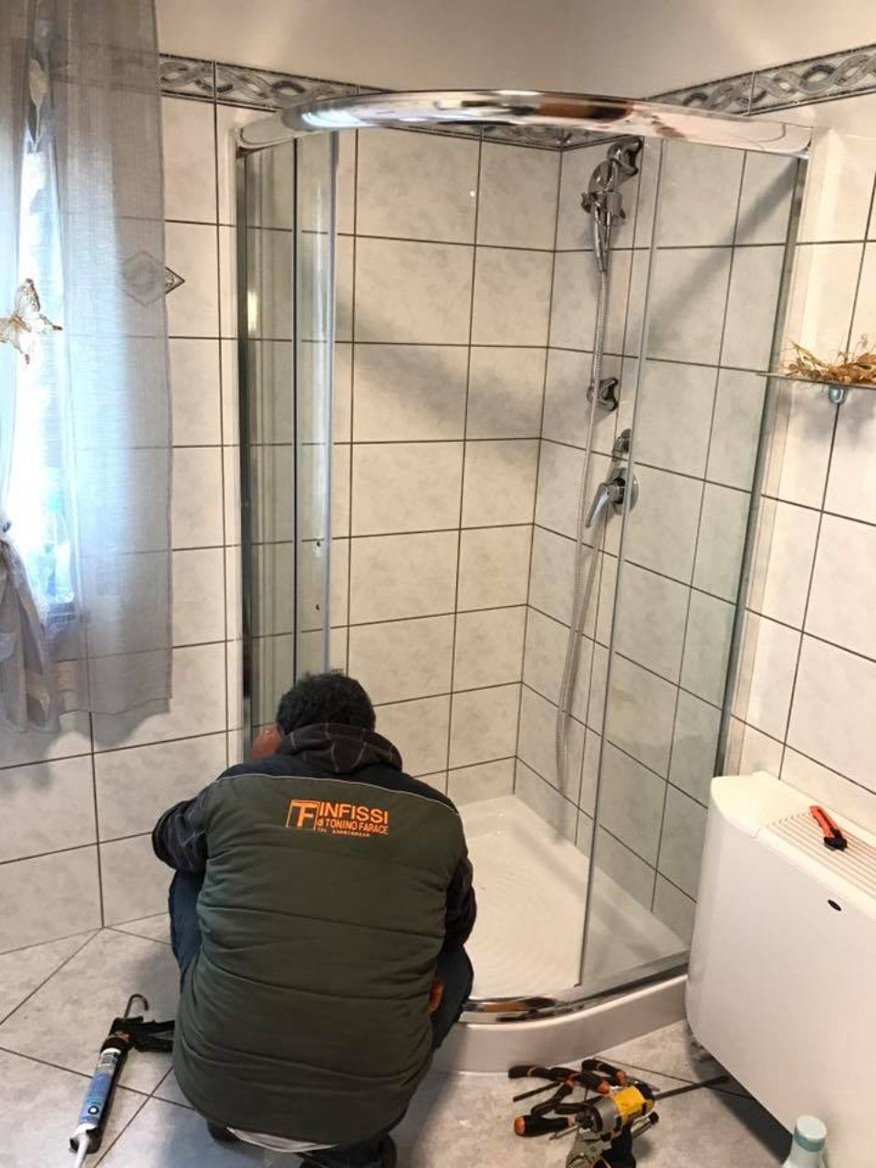 Montaggio box doccia