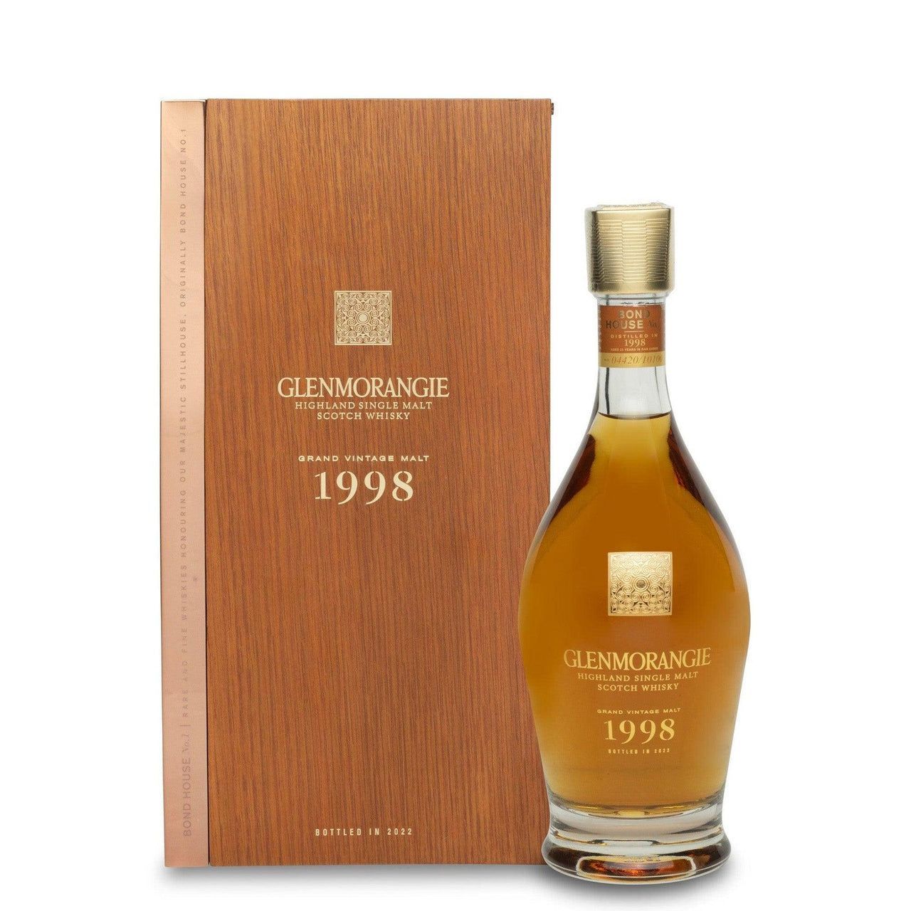 A bottle of glenmorangie 1998 is next to a wooden box