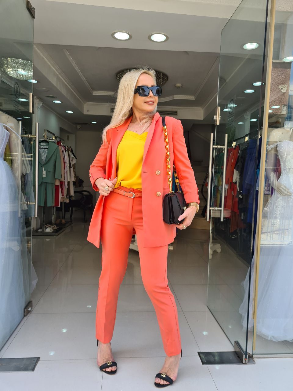 בוטיק בגדי מעצבים