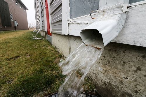 Alternatives to Gutters for Metal Roofs
