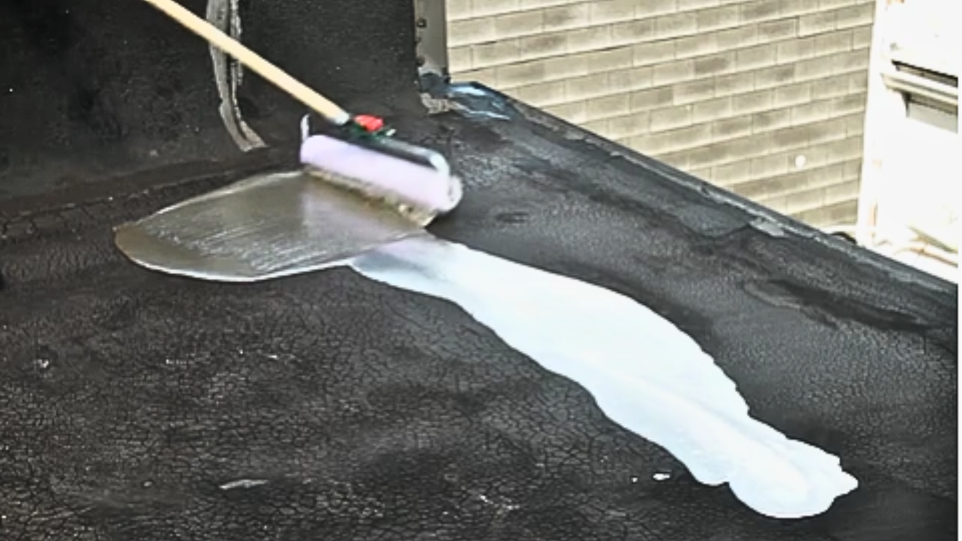How to Apply Aluminum Roof Coating
