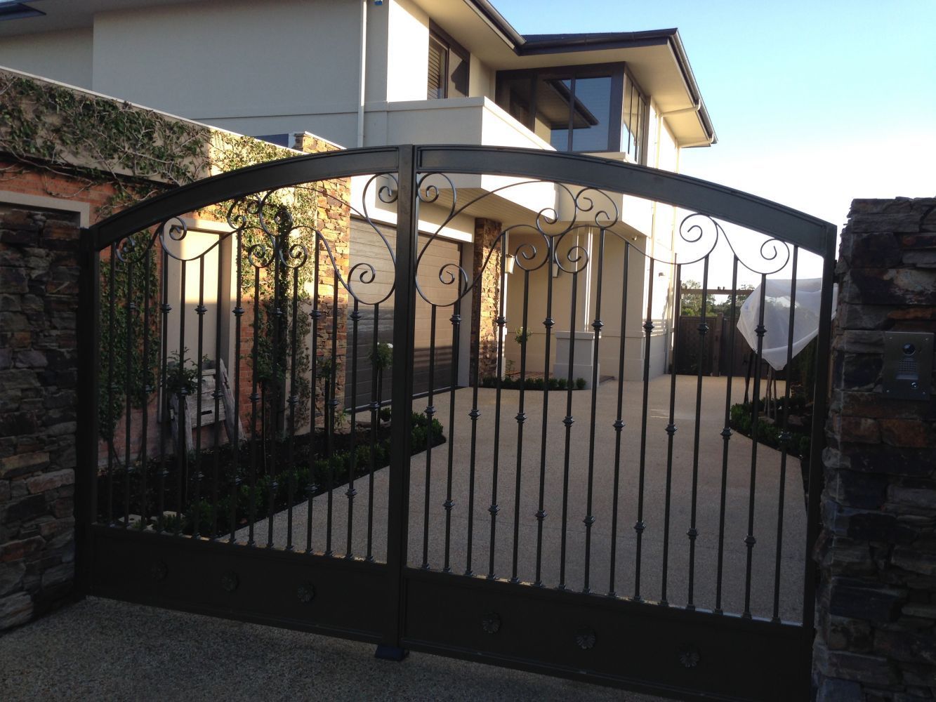 Swing Gate In Large House - Cheltenham, VIC - Park Avenue Wrought Iron