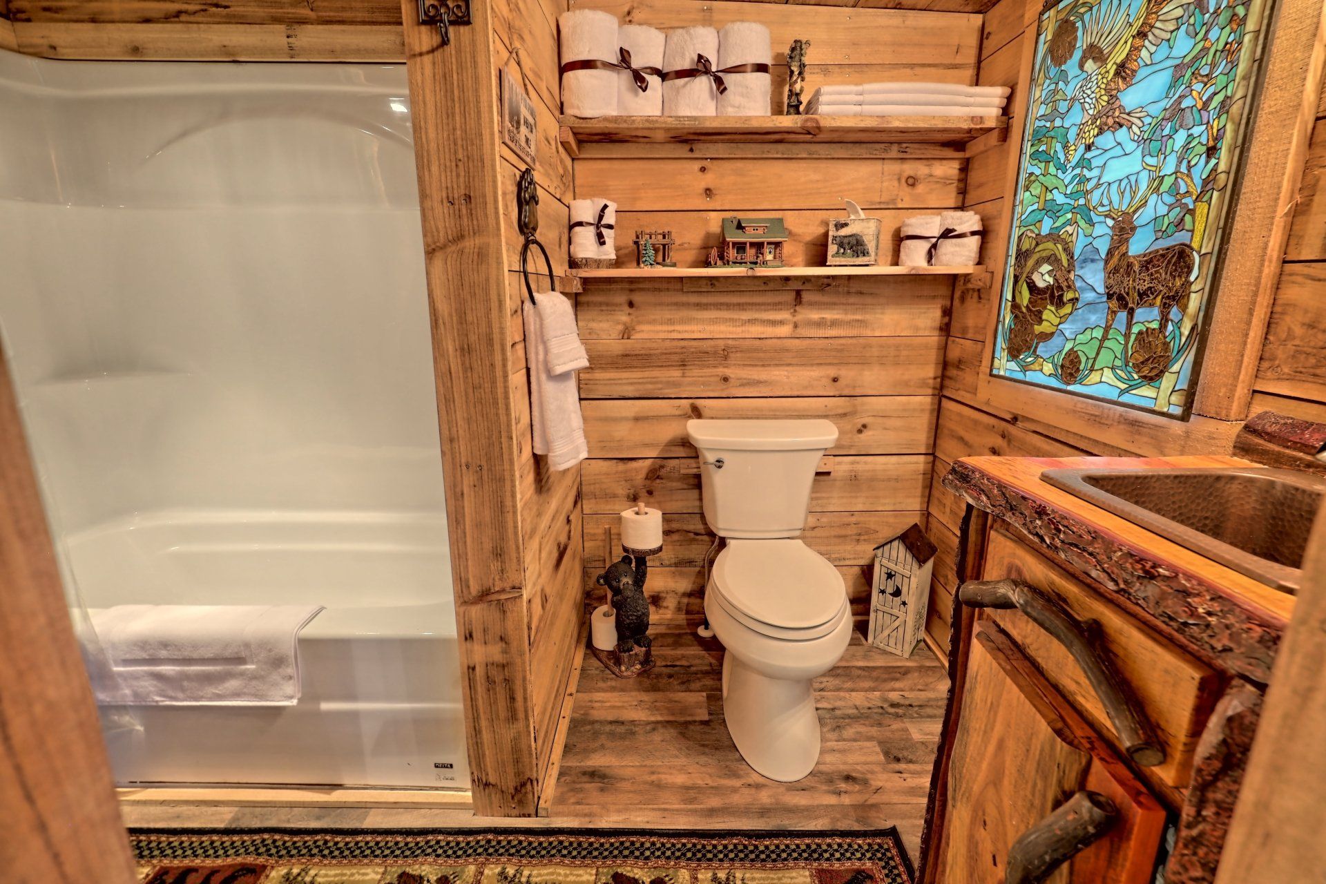 Image of the rental cabin bathroom