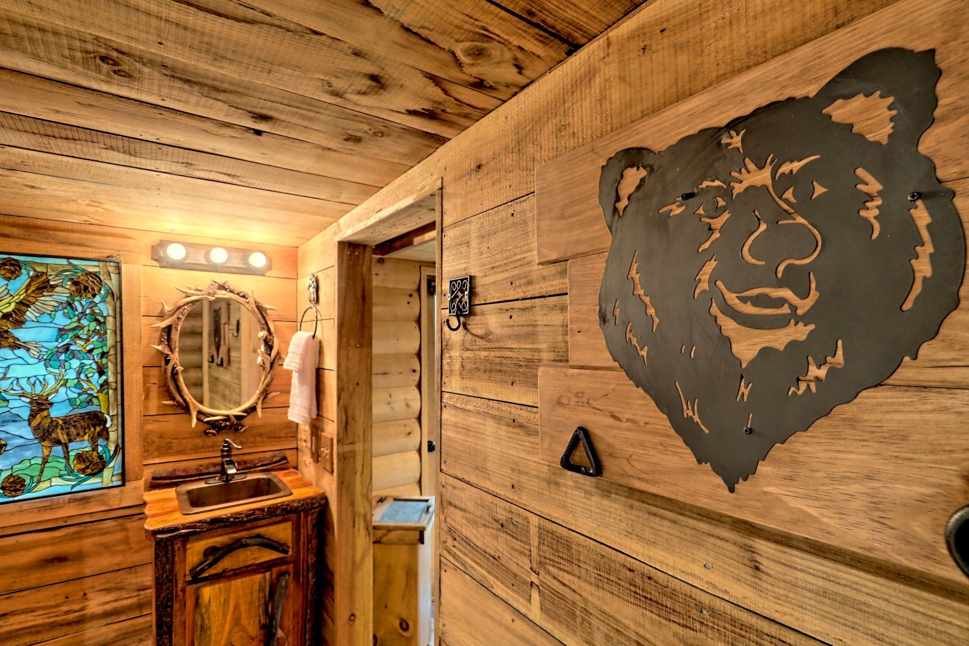 Image of the rental cabin decorative items