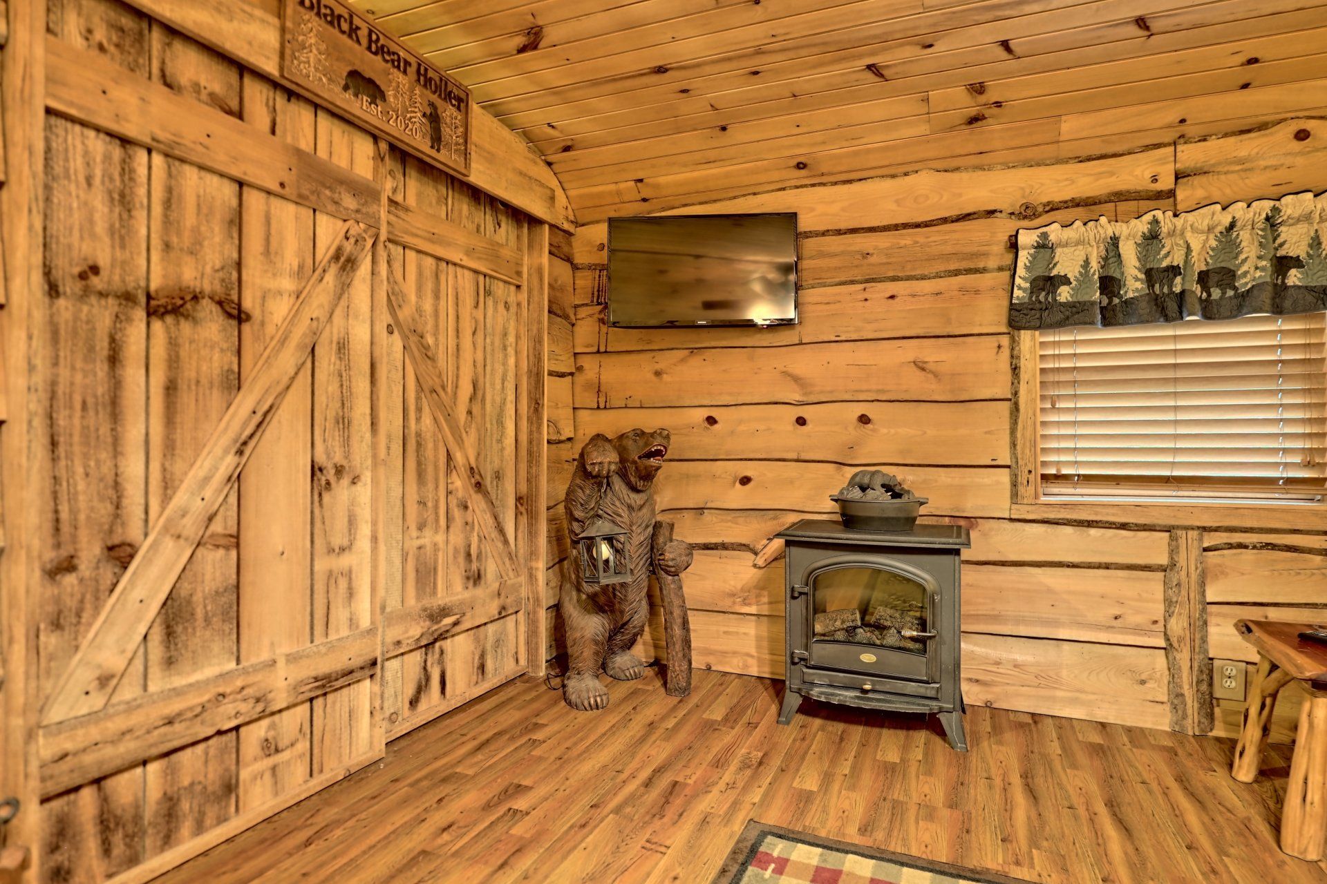 Image of the rental cabin interior functional use of space