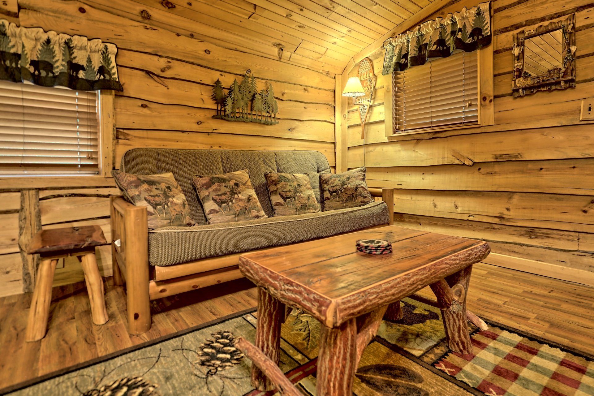 Image of the rental cabin seating and lilving area