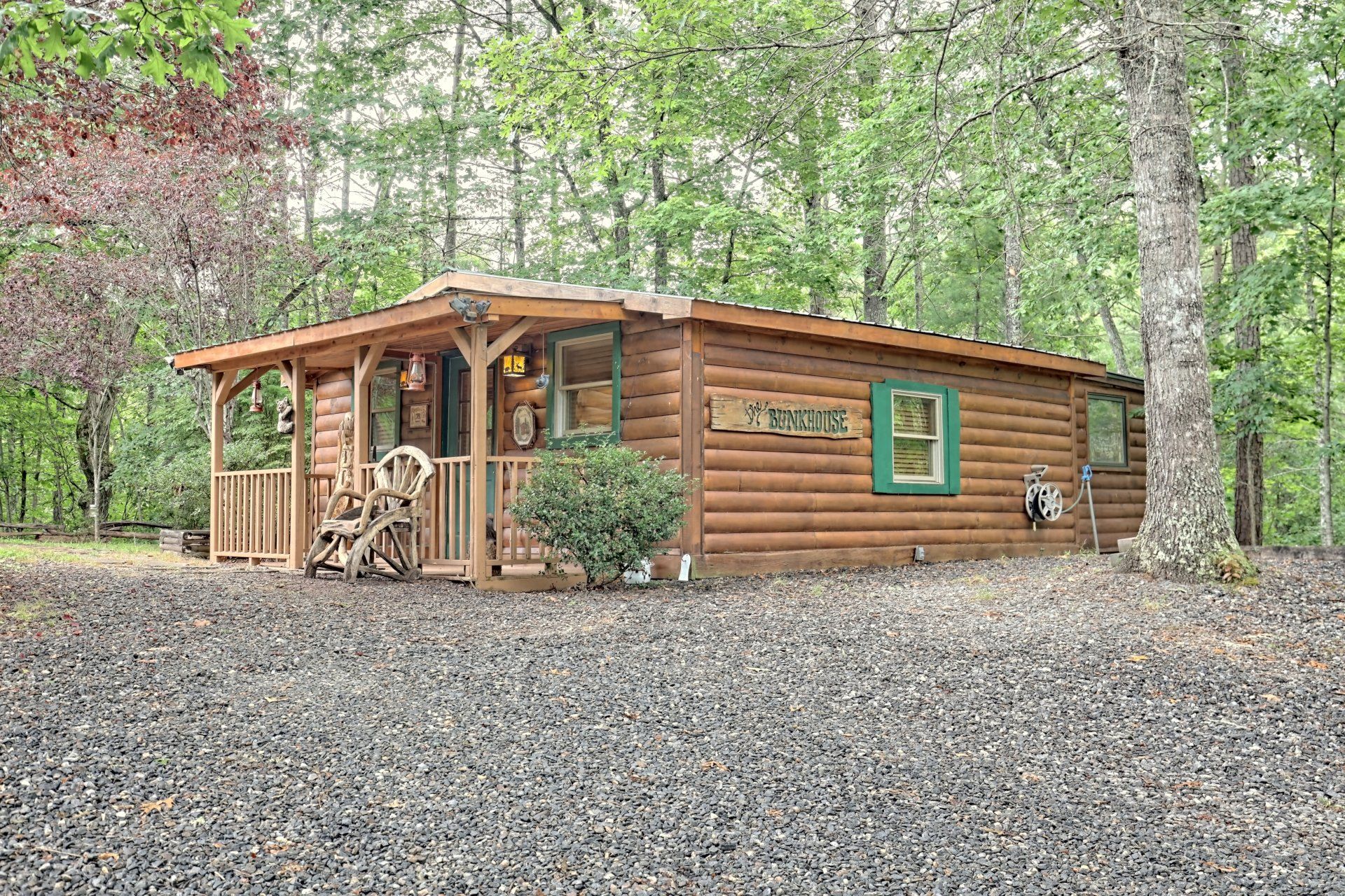 Image of the rental cabin exterior