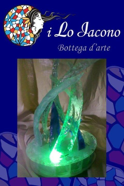 oggetto in vetro decorato a mano