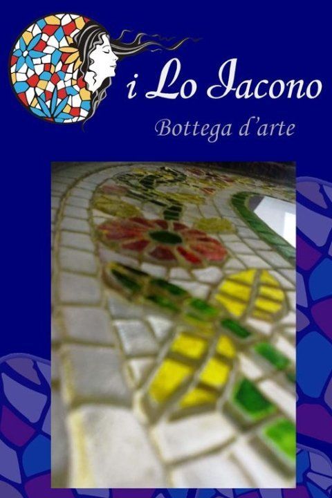 dettaglio decorazione floreale incisa sul vetro