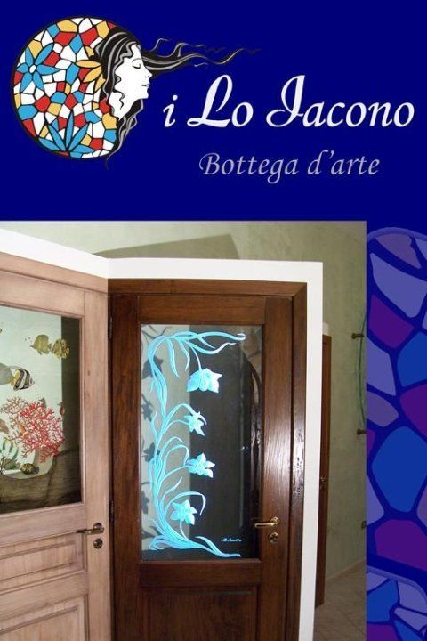 porta da interni con decorazione a tema fiori