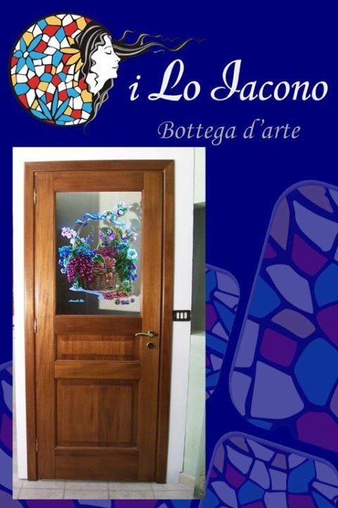 porta in vetro con decorazione floreale