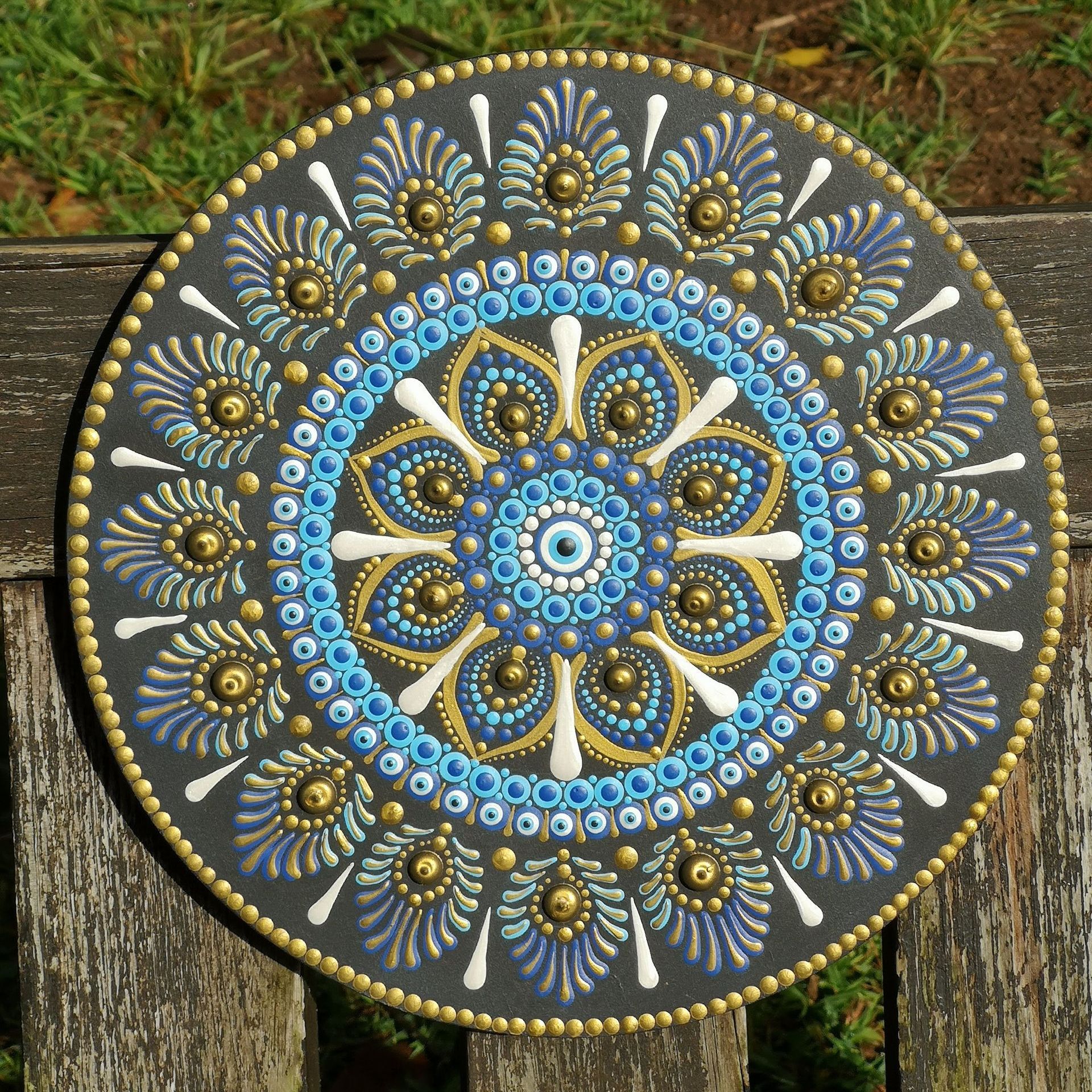 mandala pintada à mão olho grego