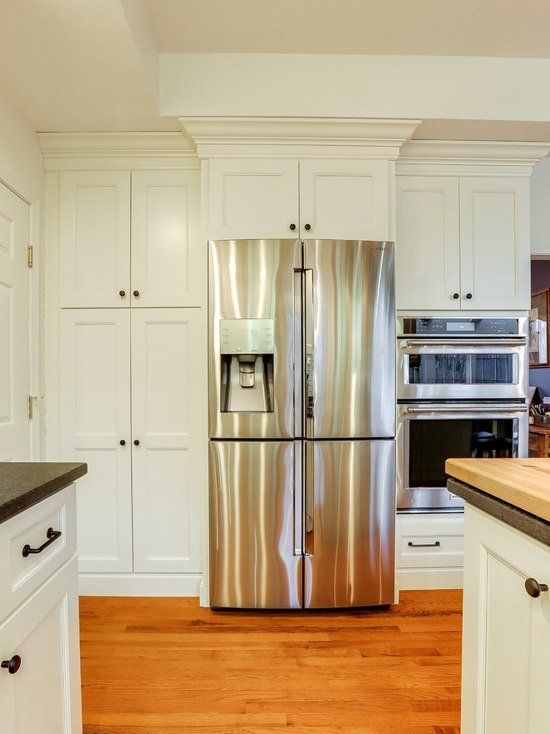 White + Black = Classic Kitchen