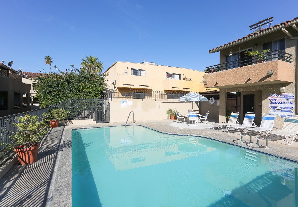 Affordable 1 & 2Bed Apartments Los Angeles Mariposa Gardens