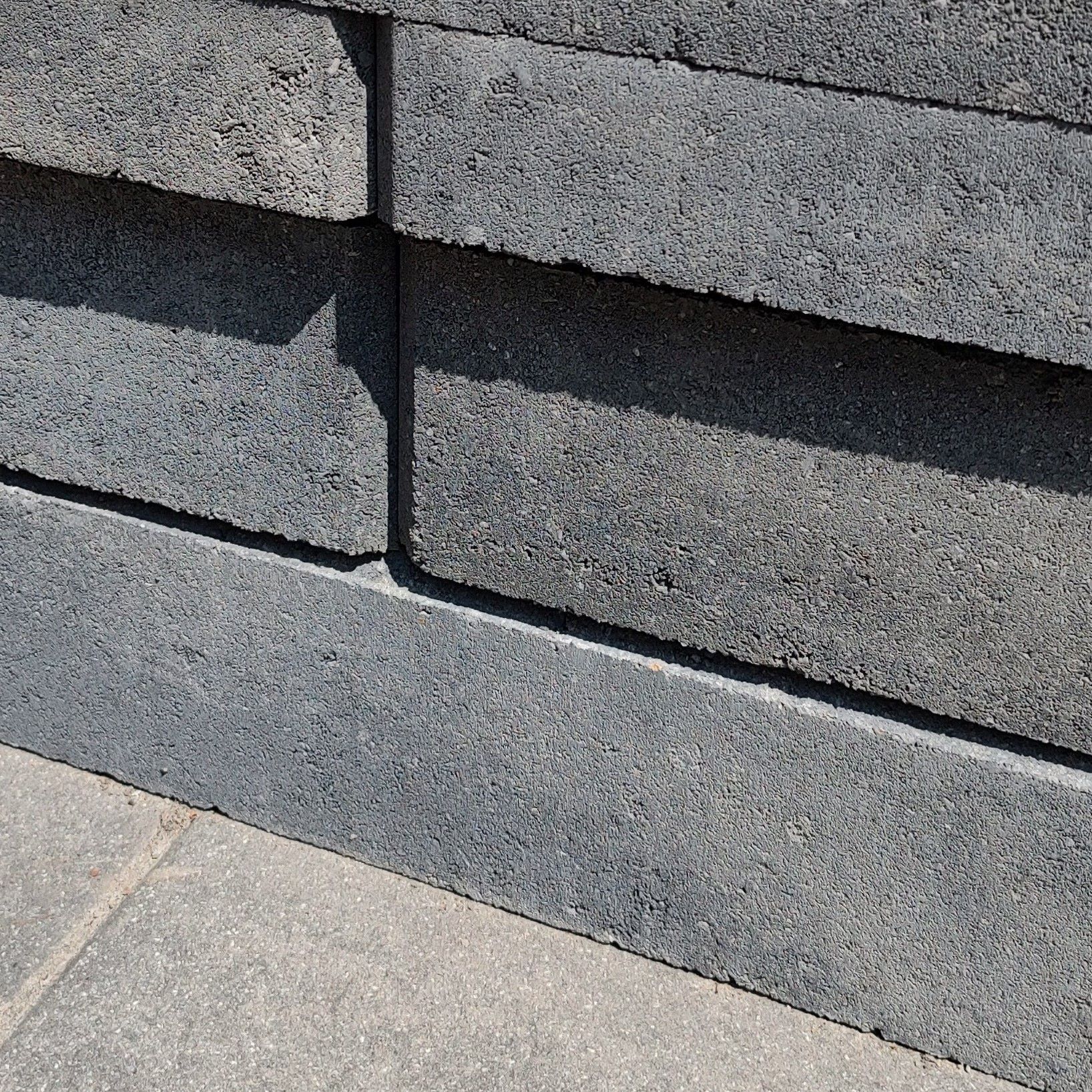 Lenza Wall Block in Granite