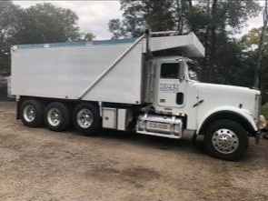 Tri-axle Delivery Truck