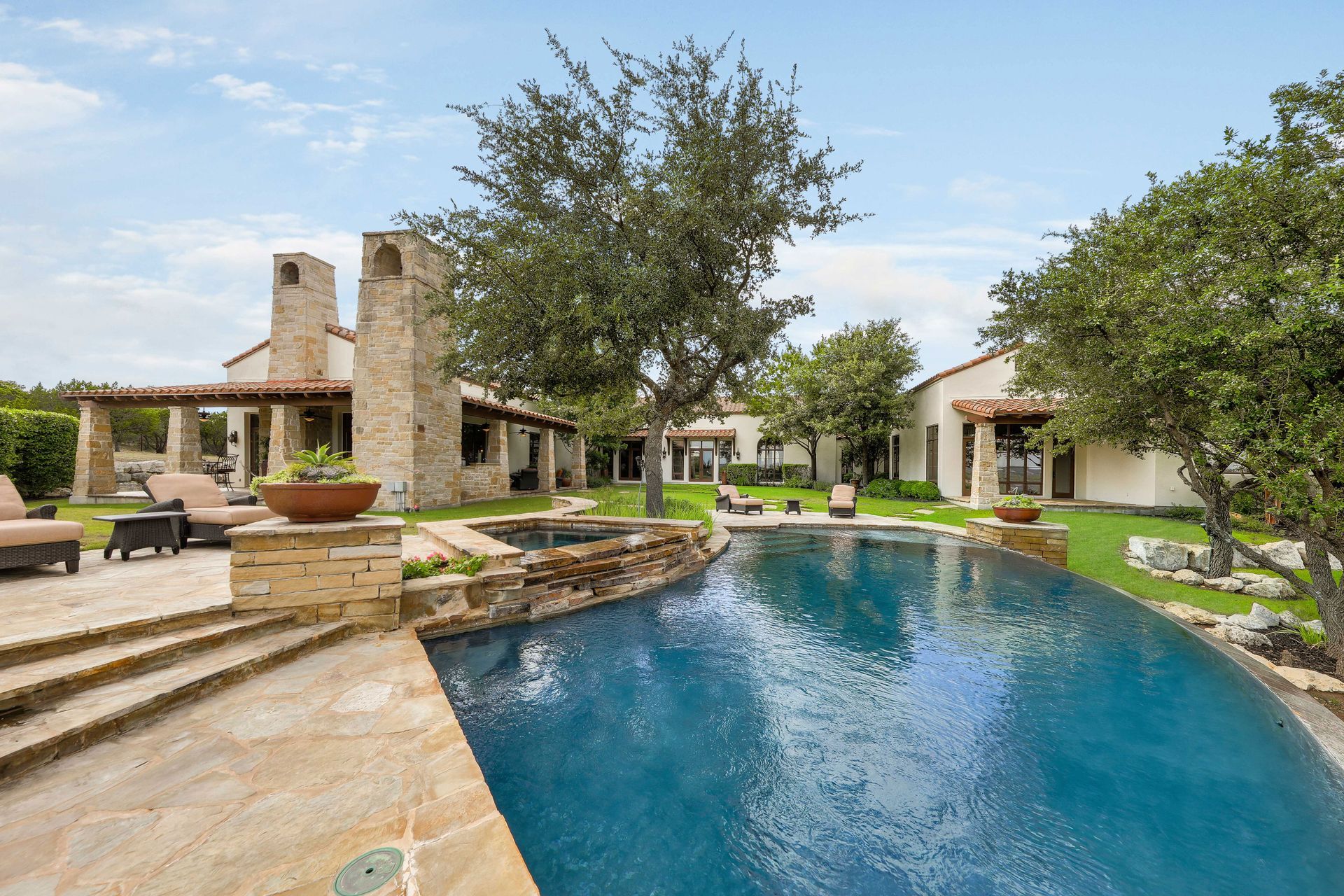 Yvonne Watson Realtor | San Antonio, TX | Pool and Villa