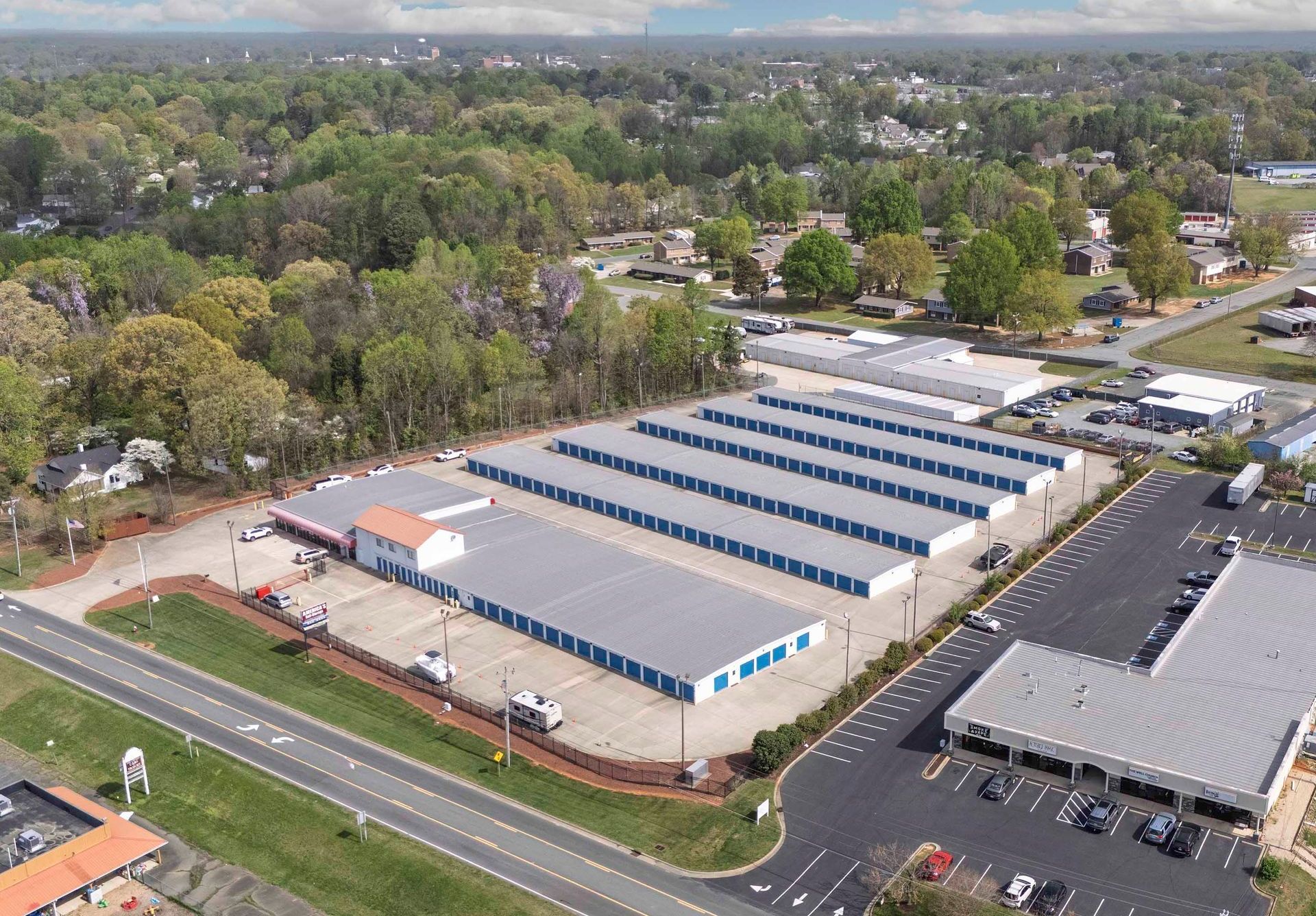 An aerial view of a storage facility in Burlington, NC that provides climate controlled self-storage and parking.
