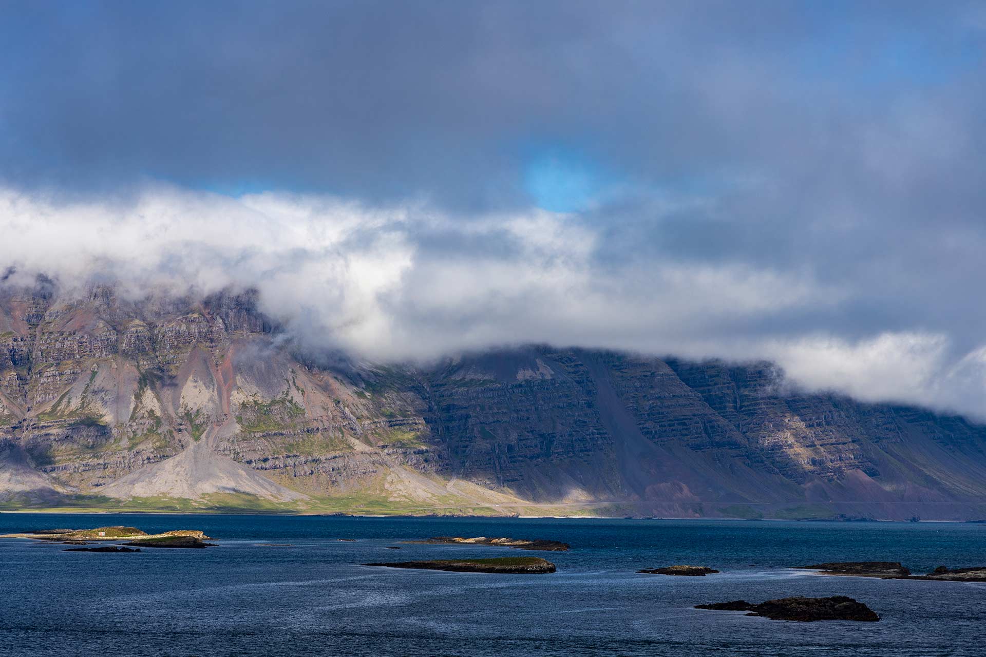 onewaytwooLIFES Island