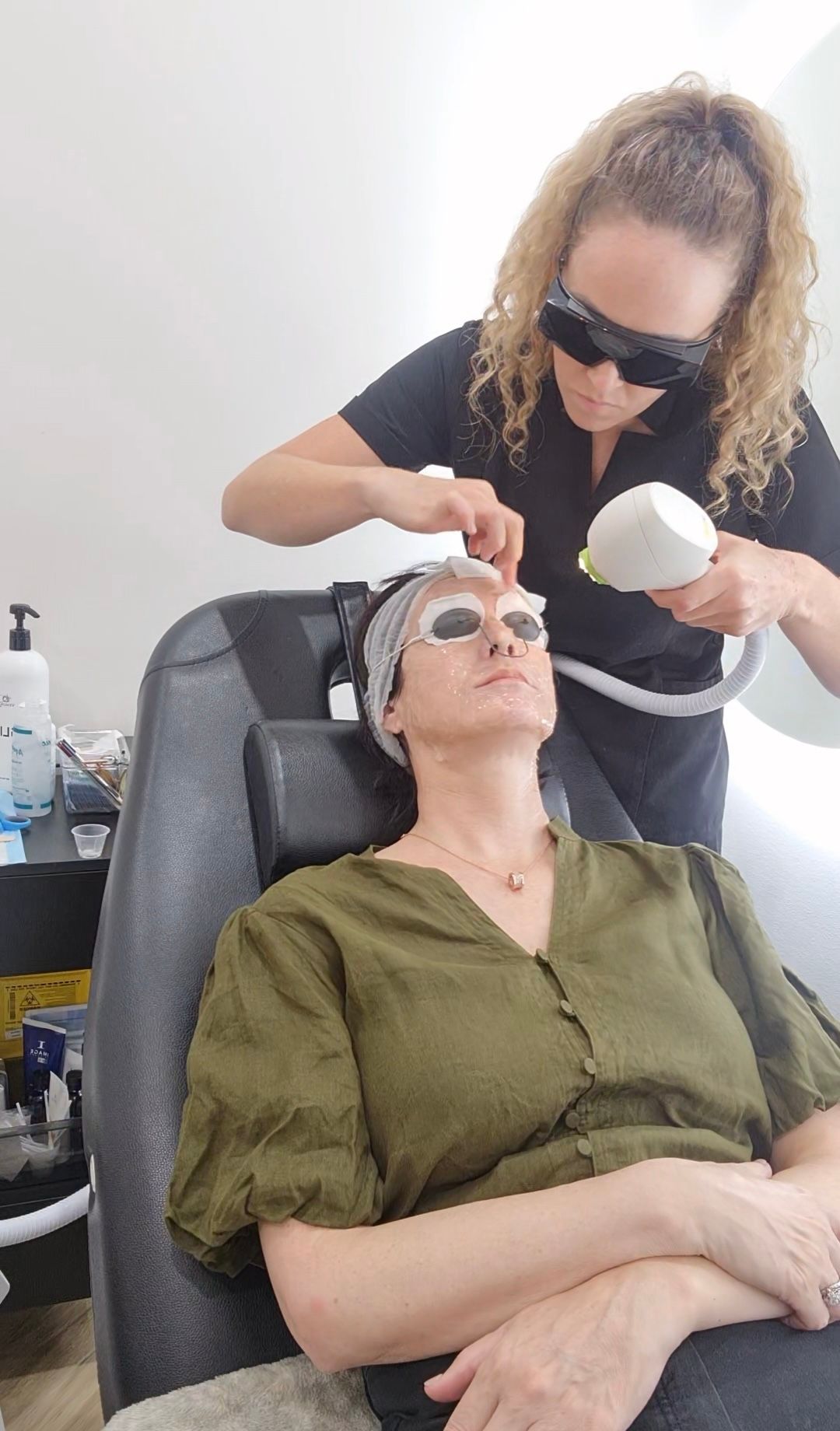 A Before and After Photo of a Woman's Neck and Face — Nurose Aesthetics in Nundah, QLD