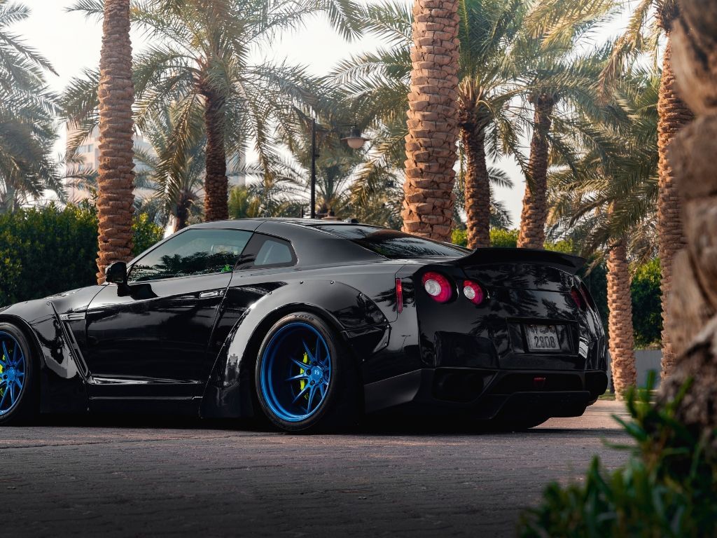 chrome deleted from a nissan gtr with navy gloss wheels