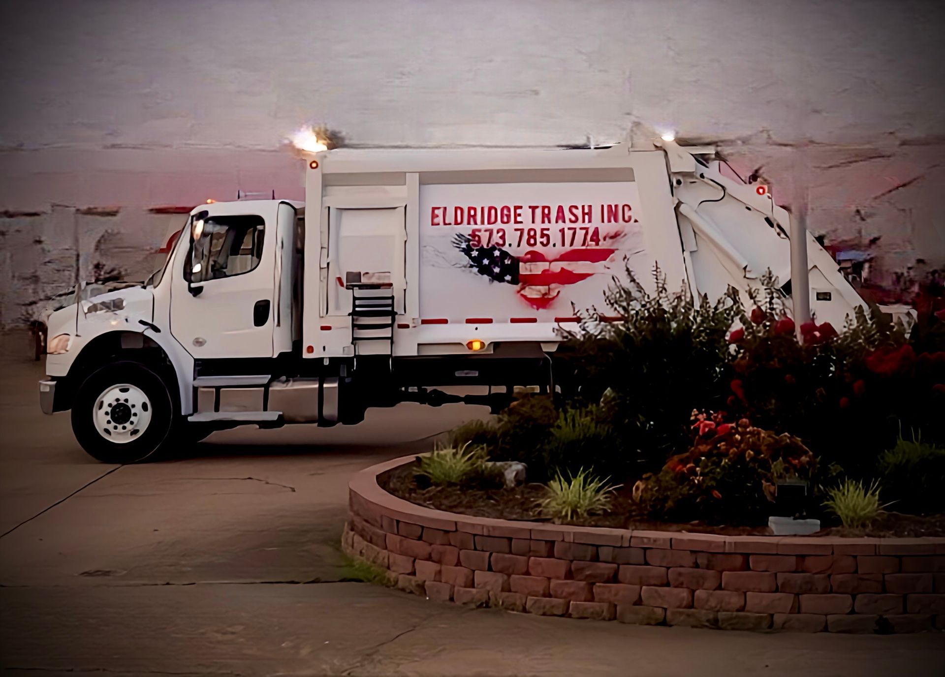 Worker Thumbs Up — Poplar Bluff, MO — Eldridge Trash Service