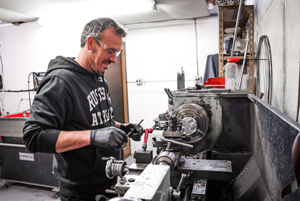 Carrying out checks on engine via the OBD reader port