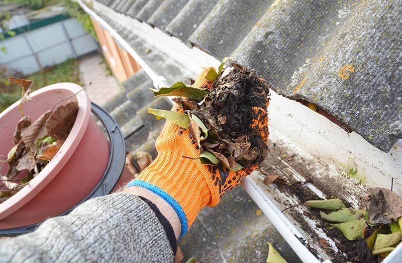how-to-clean-house-gutters-without-a-ladder