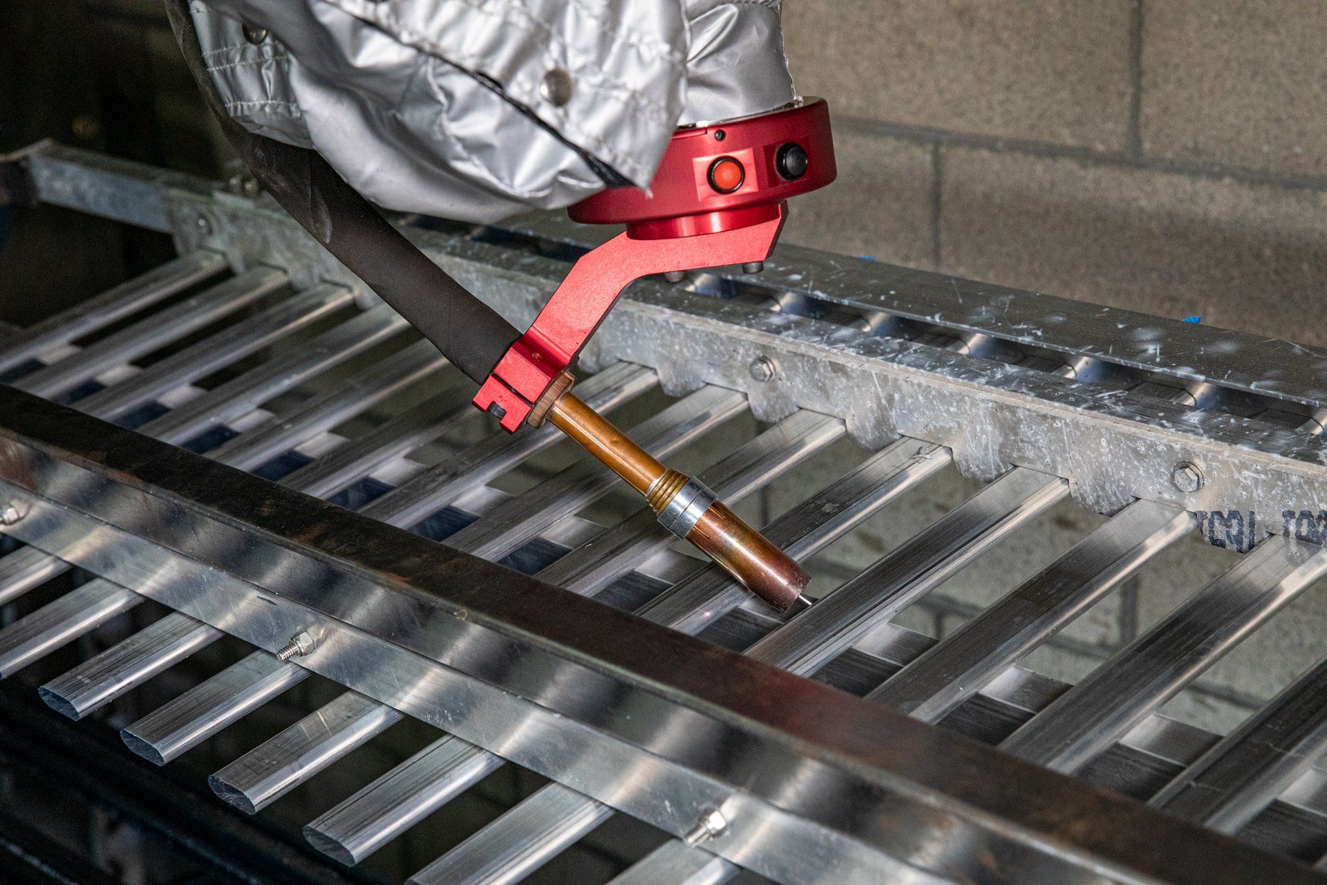 the tip of the welding robot