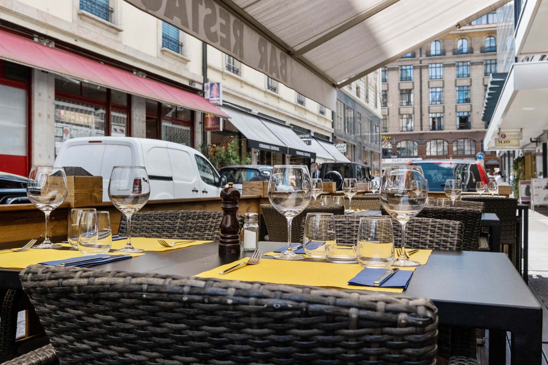 La terrasse du bar restaurant Ariston à Genève