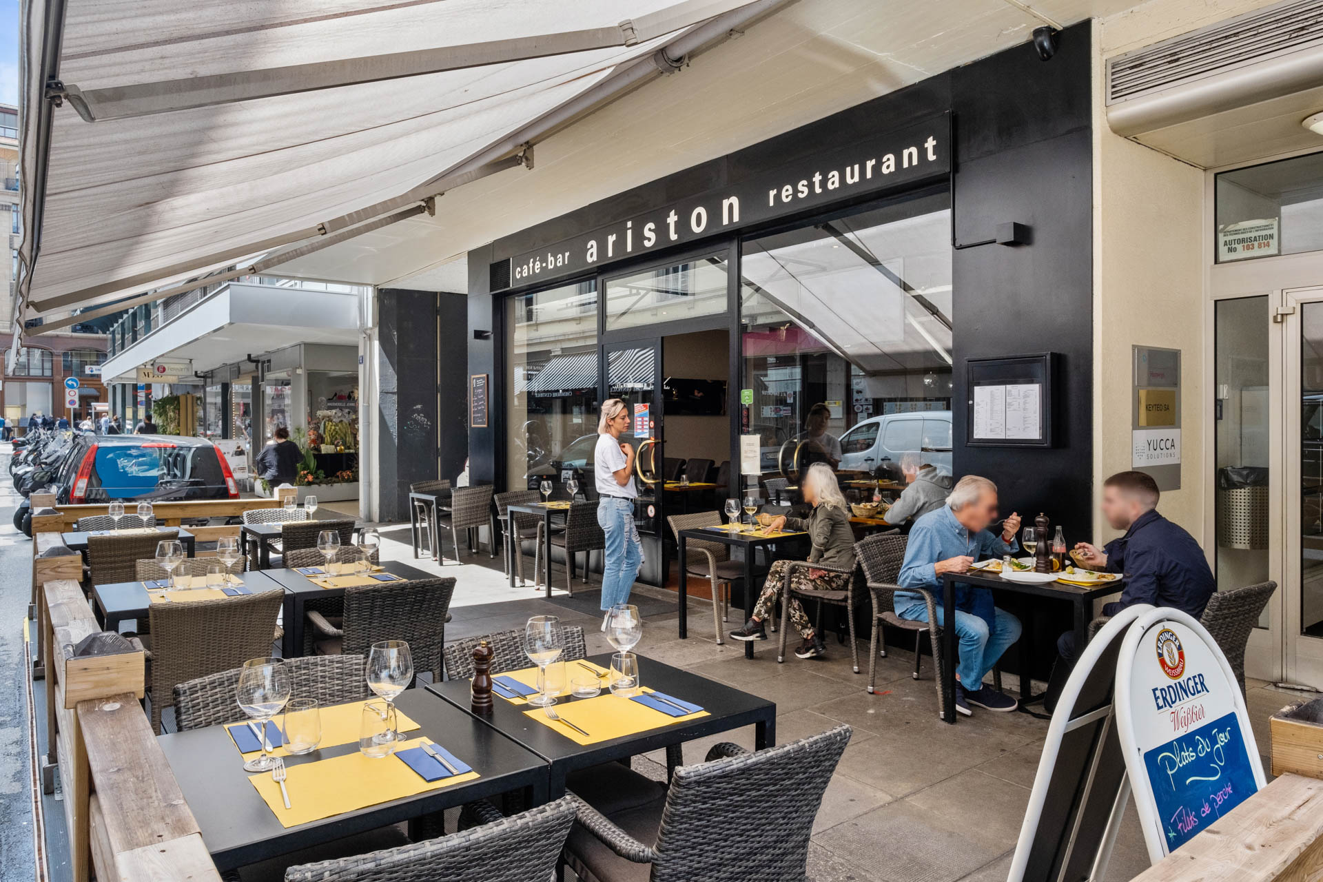 Une assiette de filets de perche à Genève