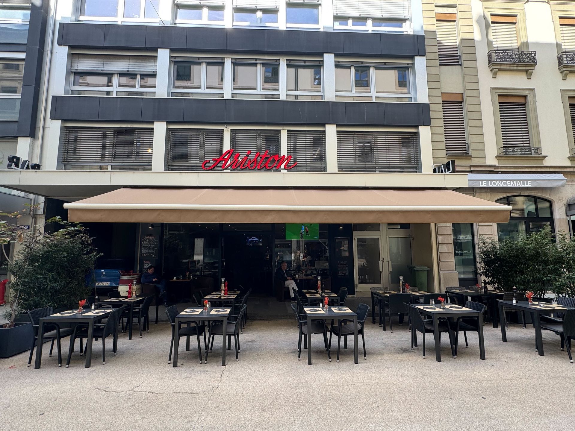 La terrasse du bar restaurant Ariston à Genève