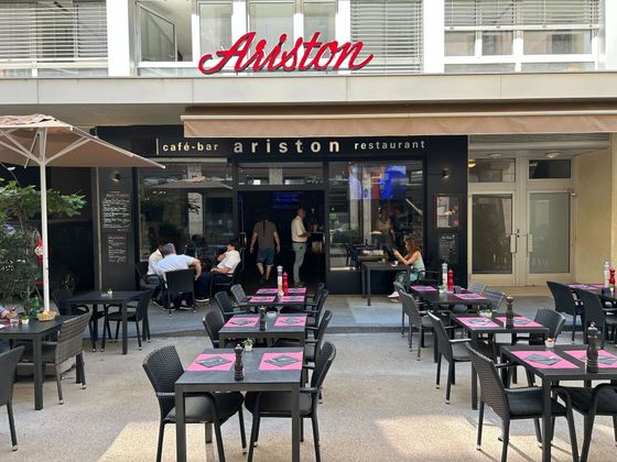 La terrasse du bar restaurant Ariston à Genève