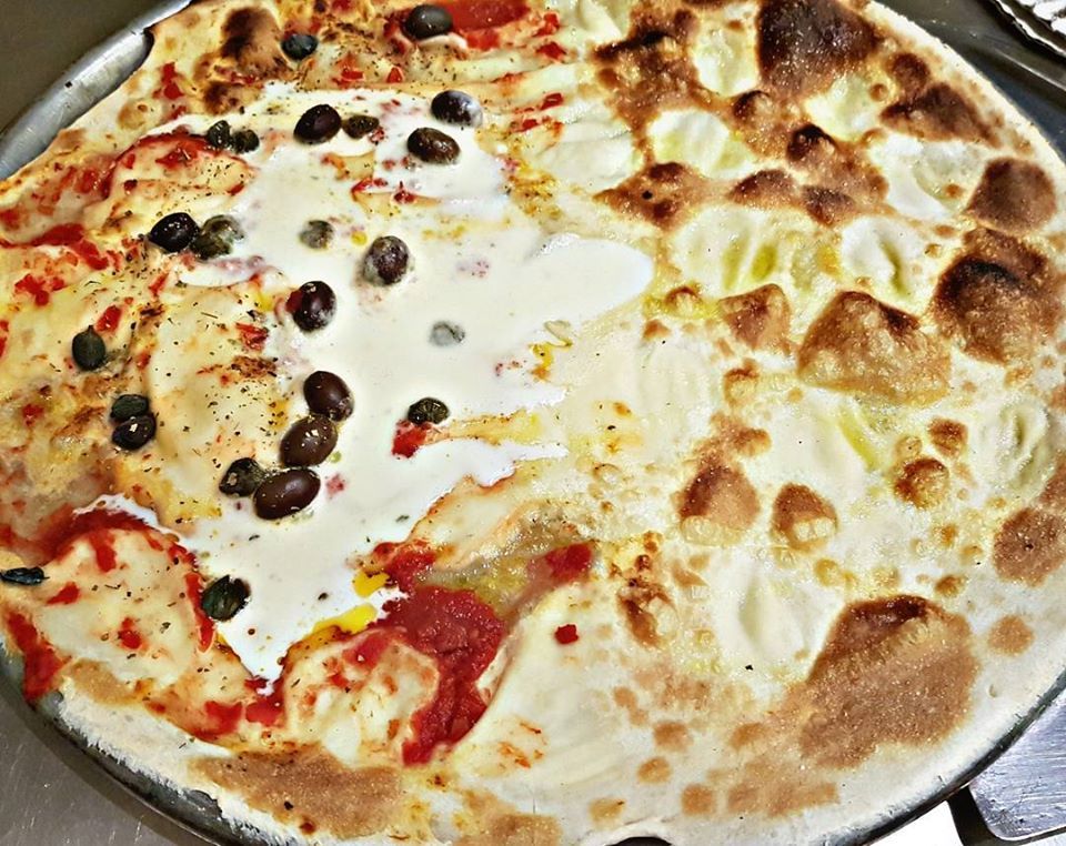 Focaccia di Recco pizzata