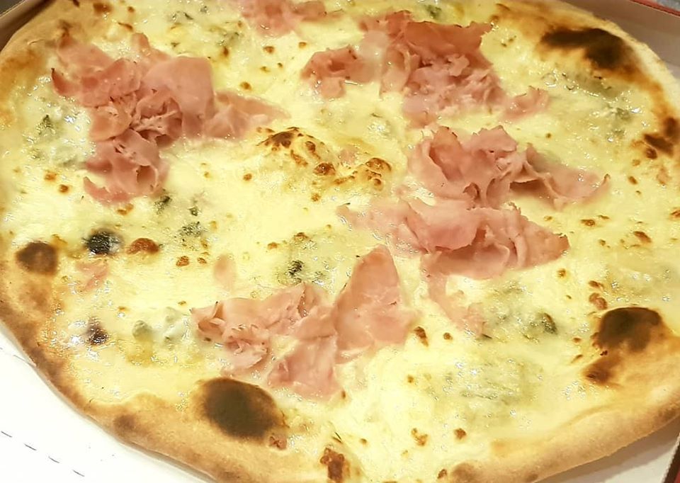 Pizza al prosciutto