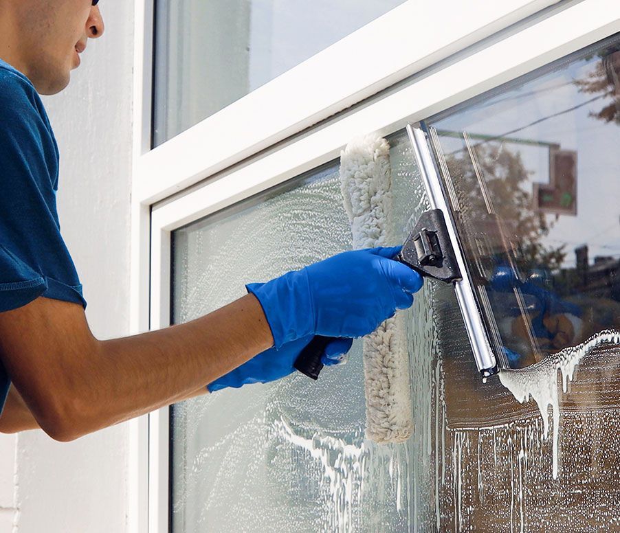 DIY vs. Professional Window Cleaning in Texas