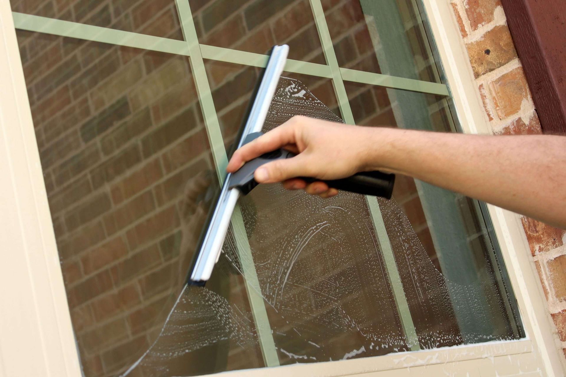 How Plano's Spring Weather Affects Window Cleanliness