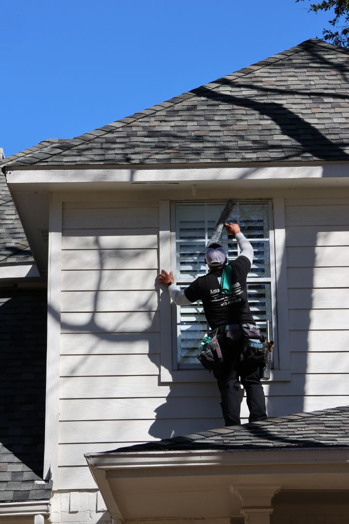 Step-by-Step Guide: Cleaning High Windows Safely