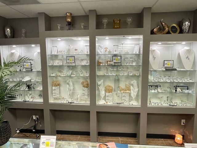 A jewelry store filled with lots of jewelry on display.
