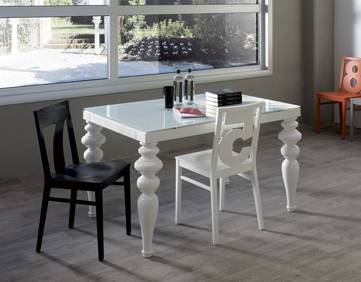 tavoli dalle linee particolari