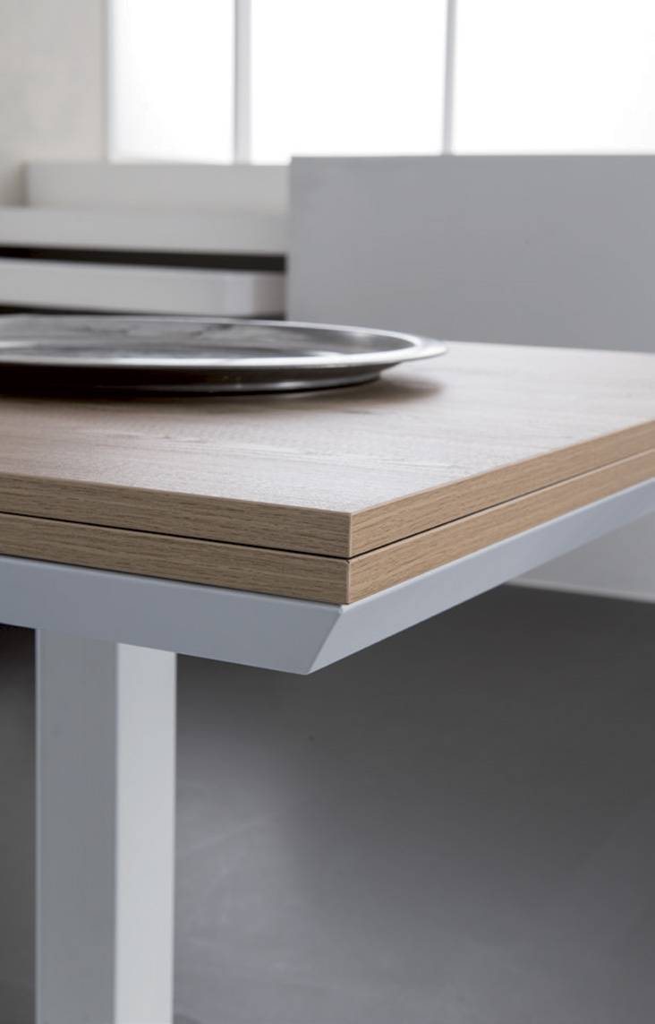 tavoli con piano in legno