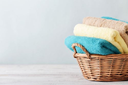 asciugamani in un cestino