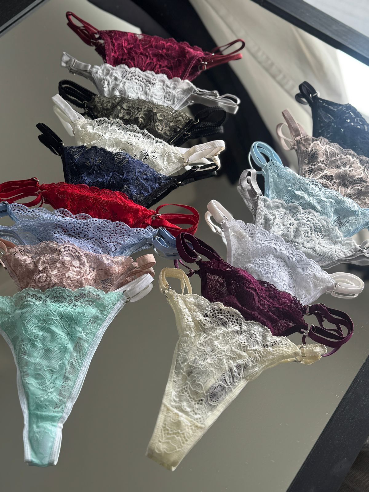 LESS DE ENCAJE ARCOIRIS